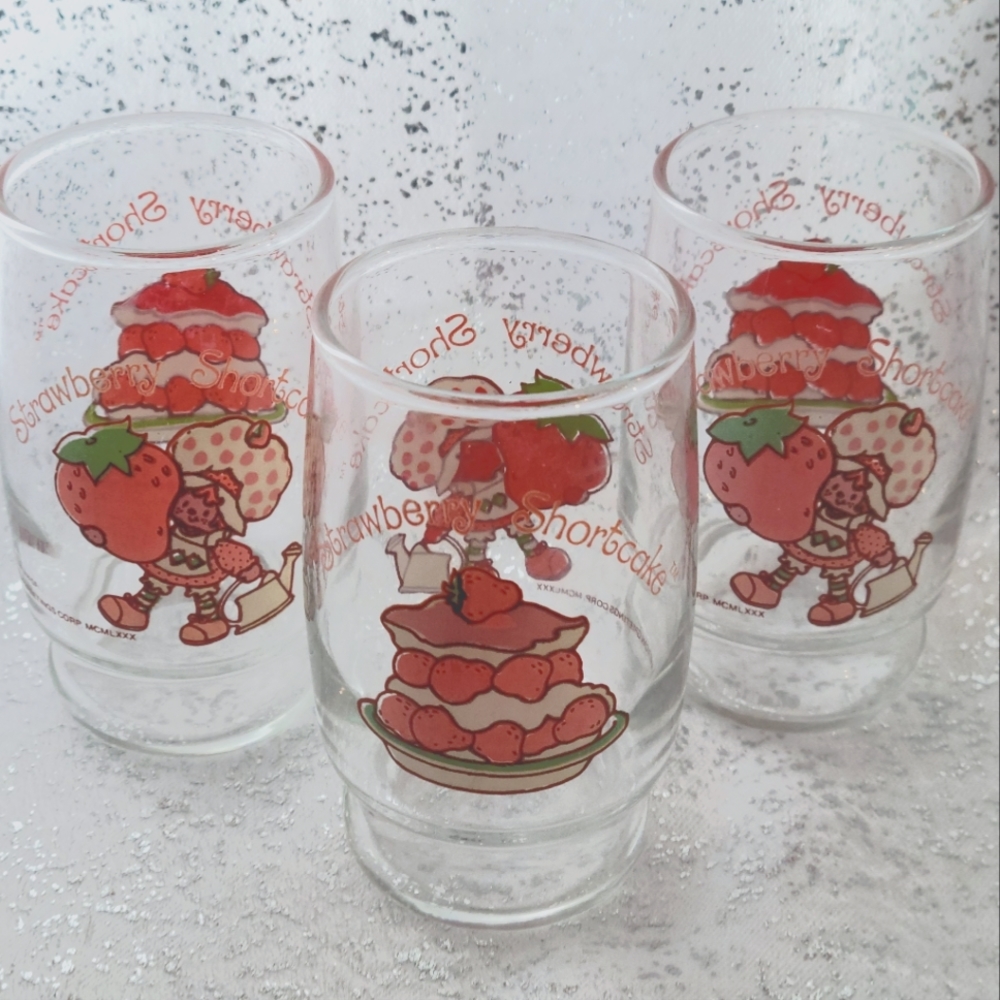 2 Strawberry Shortcake juice glasses not 3.
